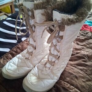 Columbia Women's Quilted Winter Boots - Cream and Tan